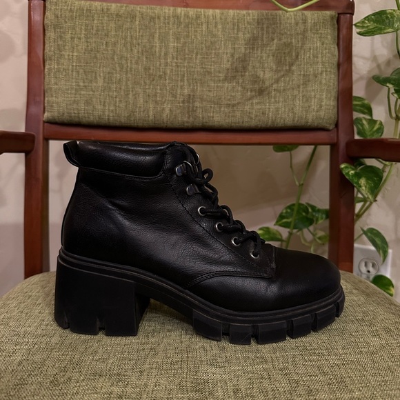 Black lace-up combat booties - Picture 2 of 5